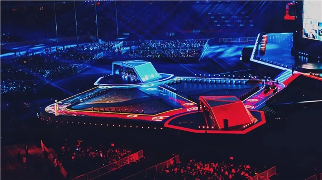 LPL互动主持小悠晒照：希望大家都能在各自的旅程继续发光