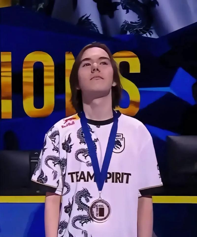 今日，LCK赛区的NS战队官宣了前DRX中单选手Quad的加入，在2021年Quad选手曾官宣退役